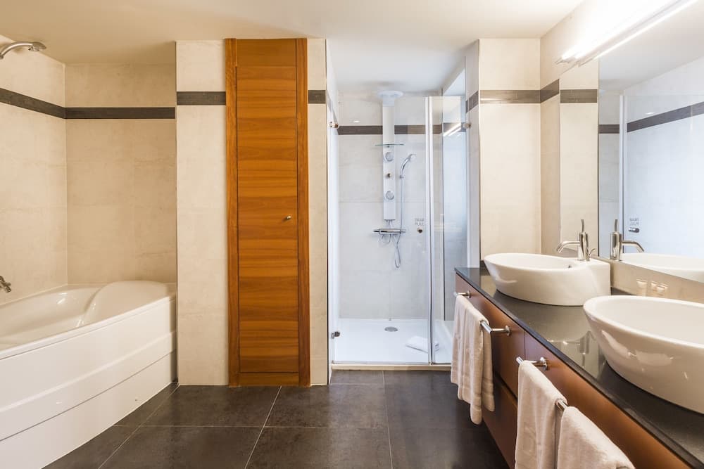 Badkamer met douche