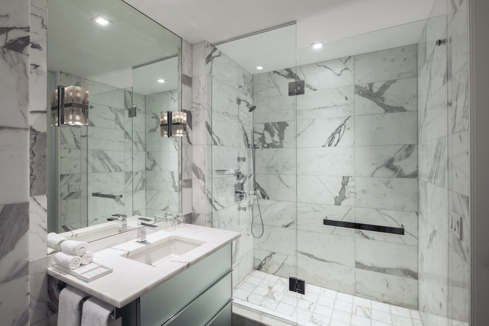 Badkamer met douche