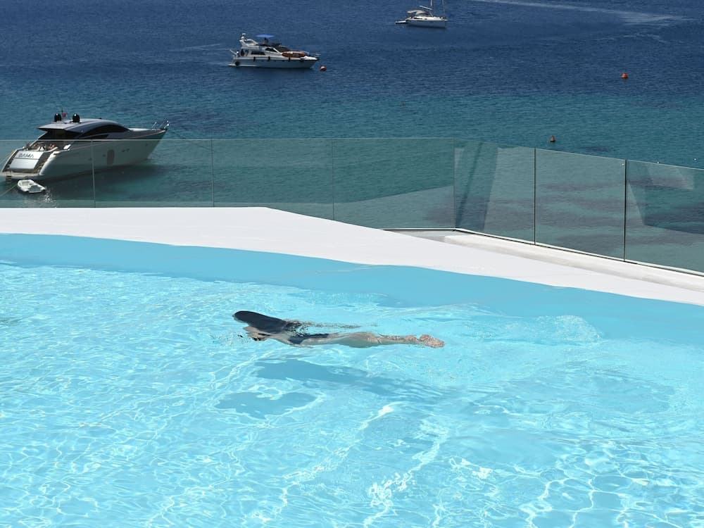 Infinity pool