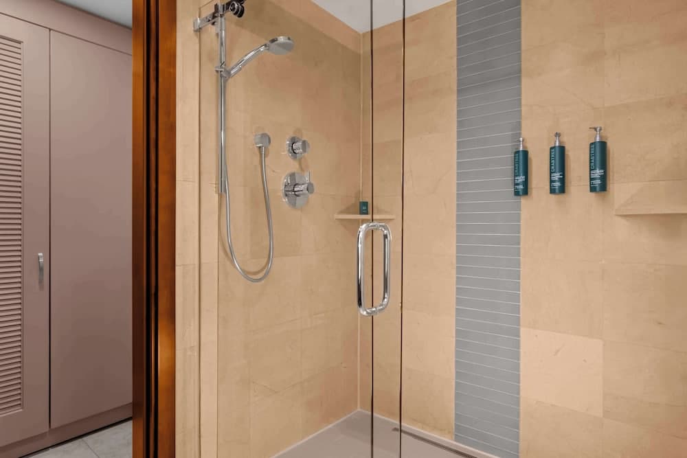 Badkamer met douche