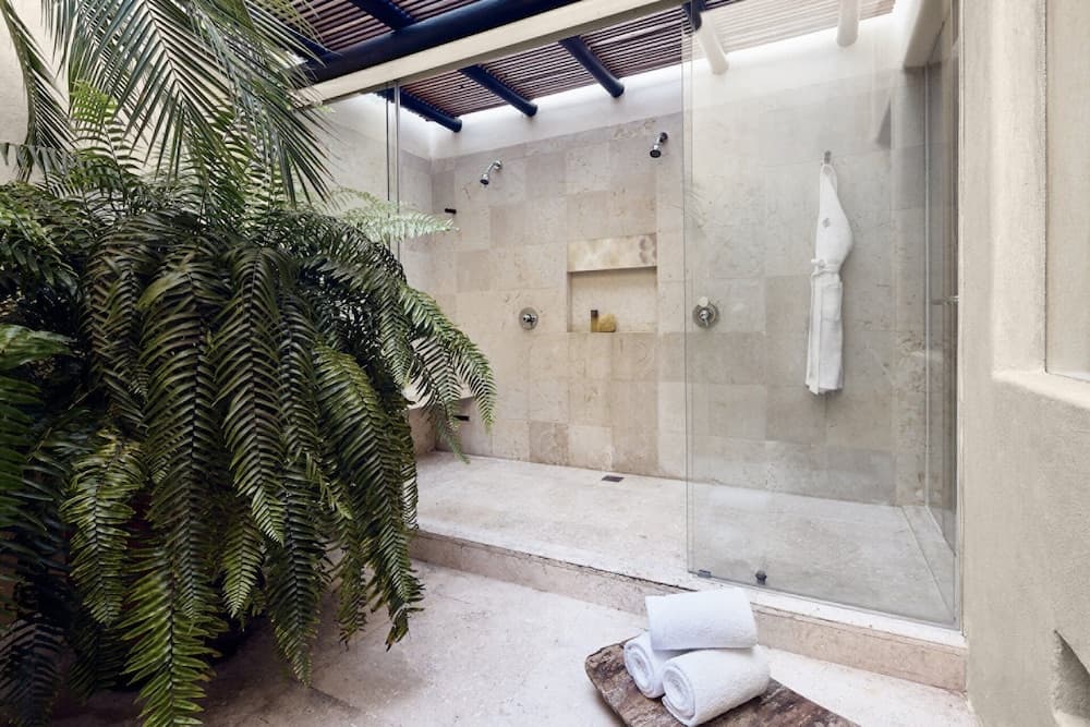 Badkamer met douche