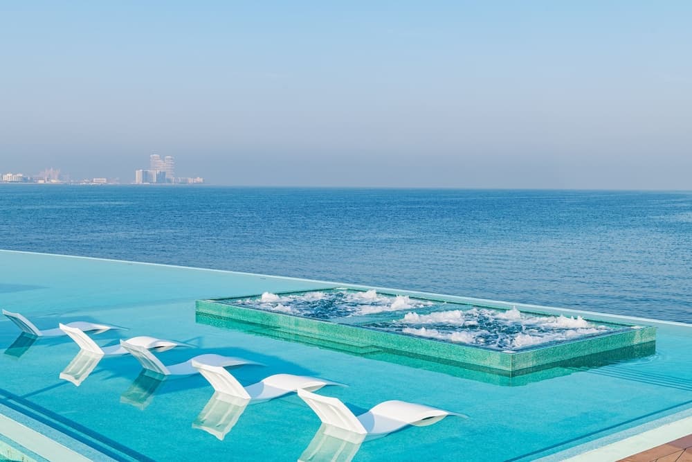 Infinity pool