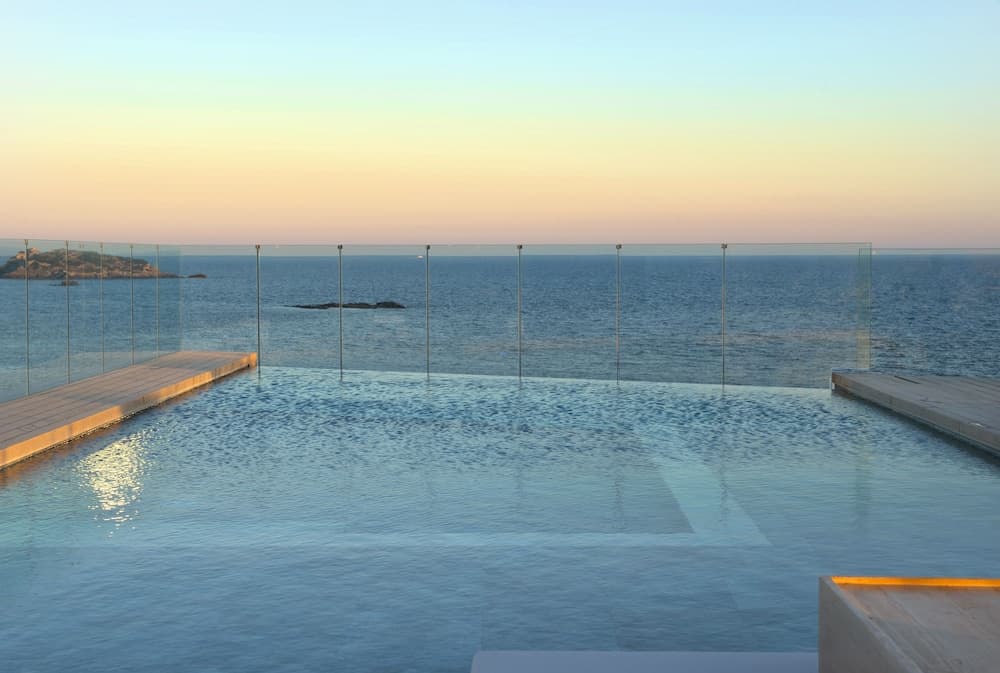 Infinity pool