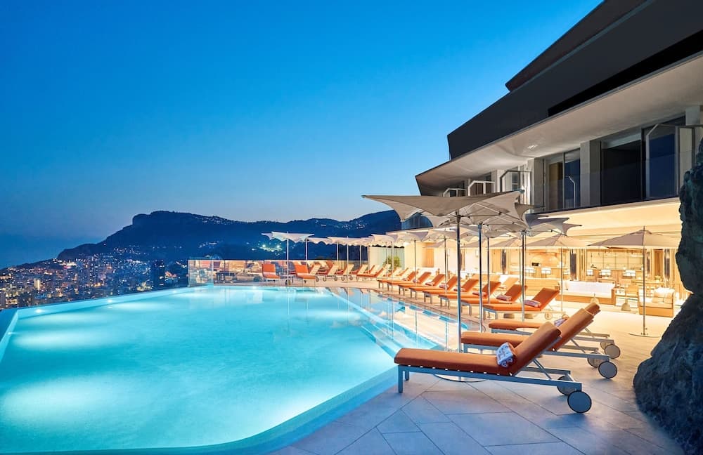 Infinity pool