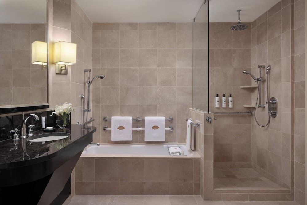 Rolstoeltoegankelijke badkamer