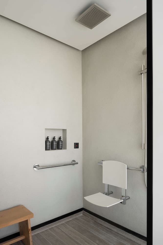 Rolstoeltoegankelijke badkamer