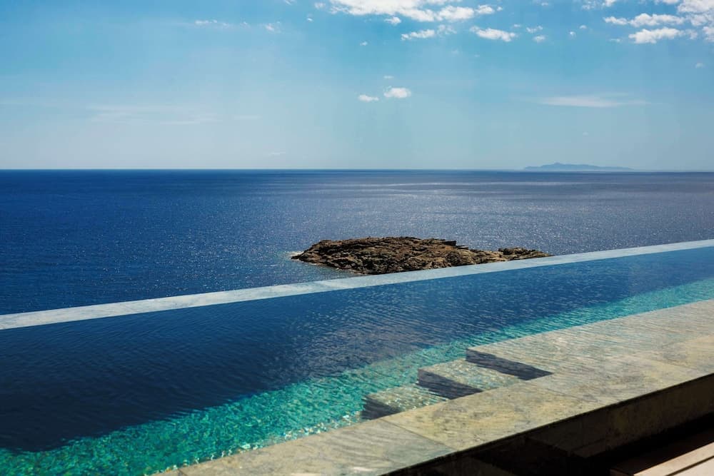 Infinity pool