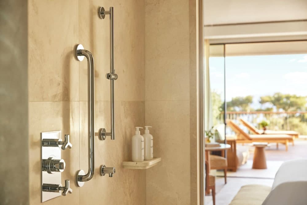 Badkamer met douche