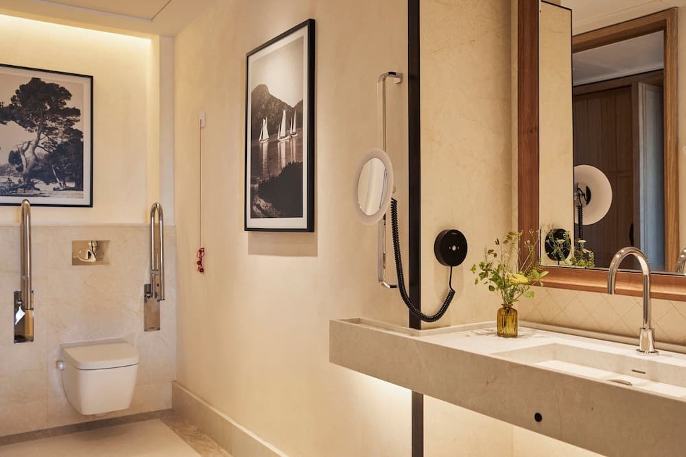 Rolstoeltoegankelijke badkamer