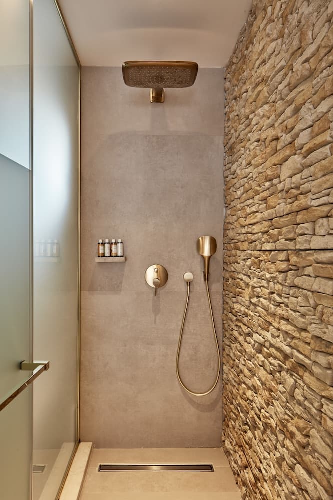Badkamer met douche