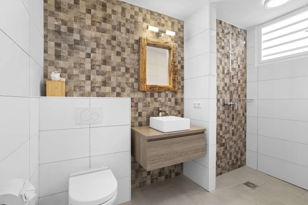 Badkamer met douche