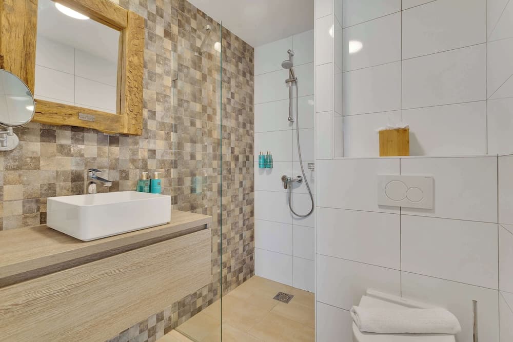 Badkamer met douche