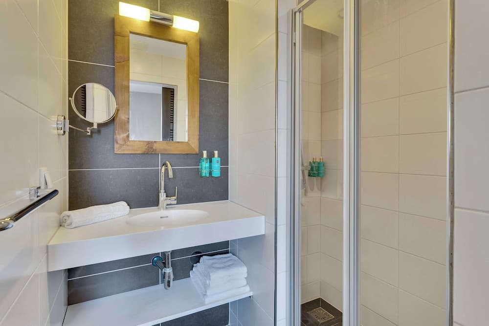 Badkamer met douche