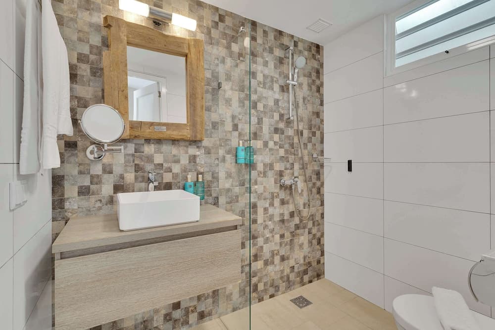 Badkamer met douche