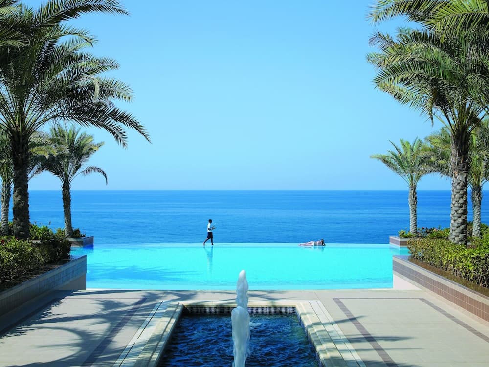 Infinity pool