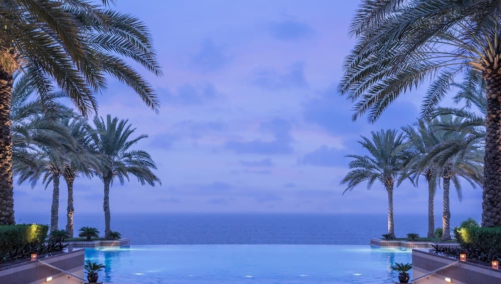 Infinity pool