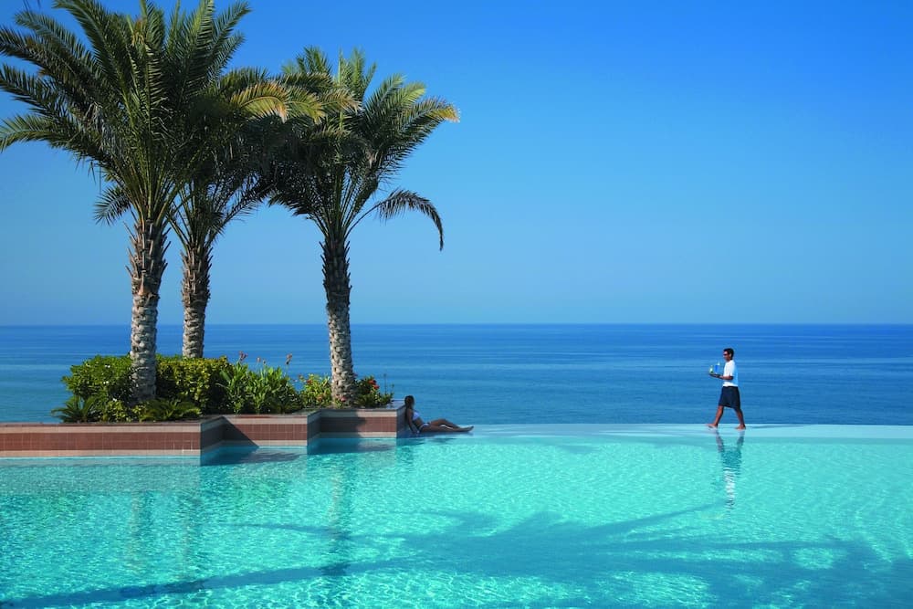 Infinity pool