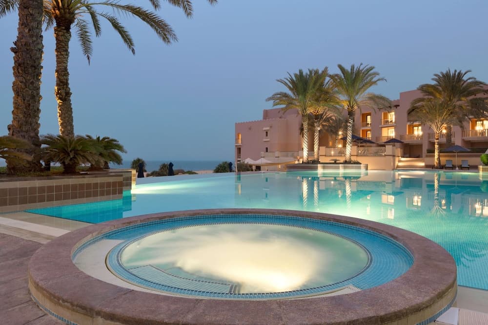 Infinity pool