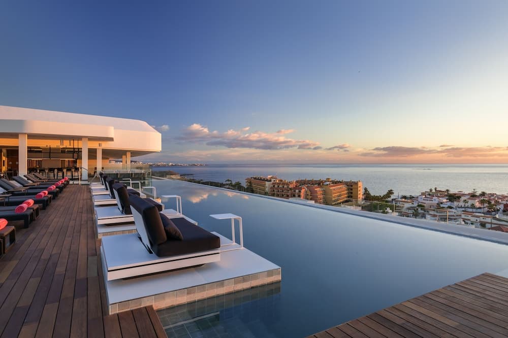 Infinity pool