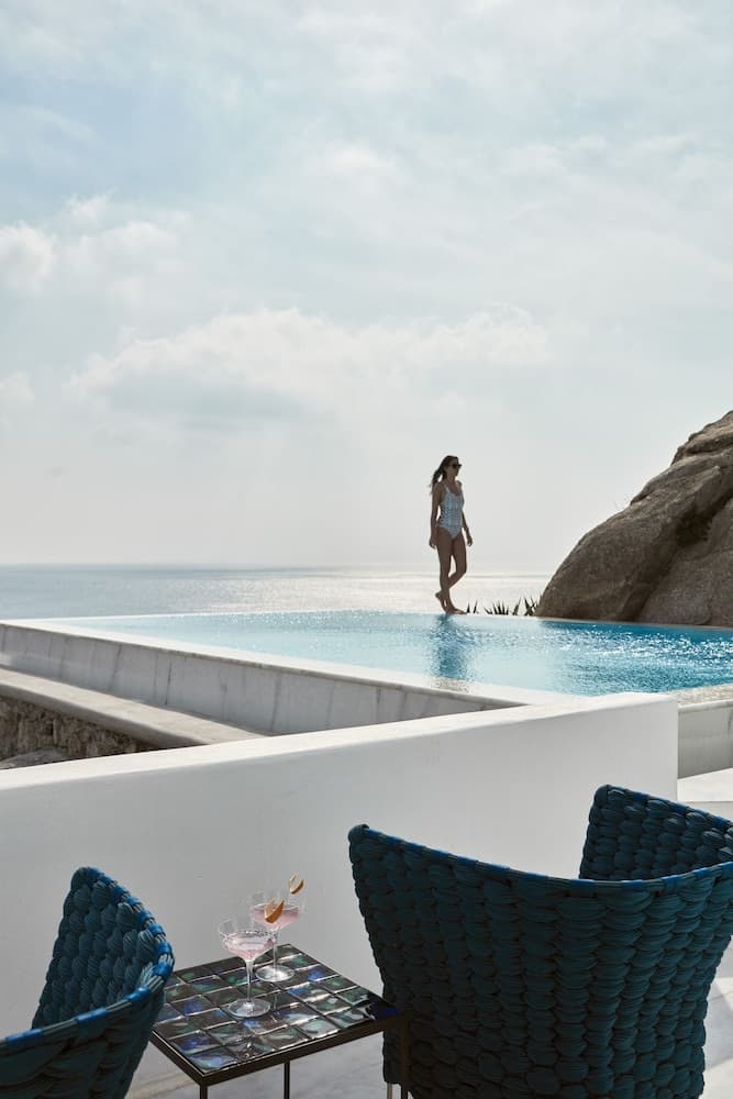 Infinity pool