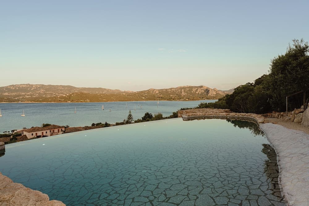 Infinity pool