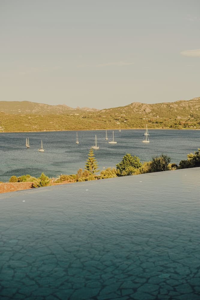 Infinity pool