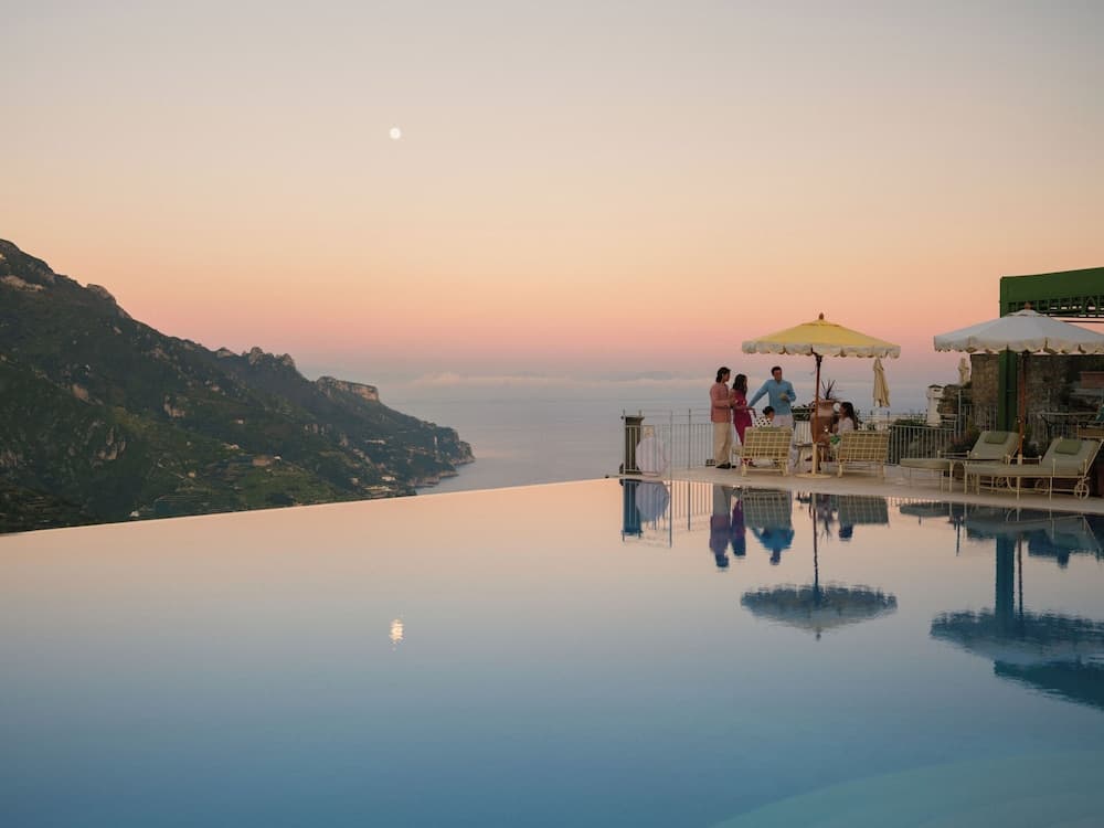 Infinity pool