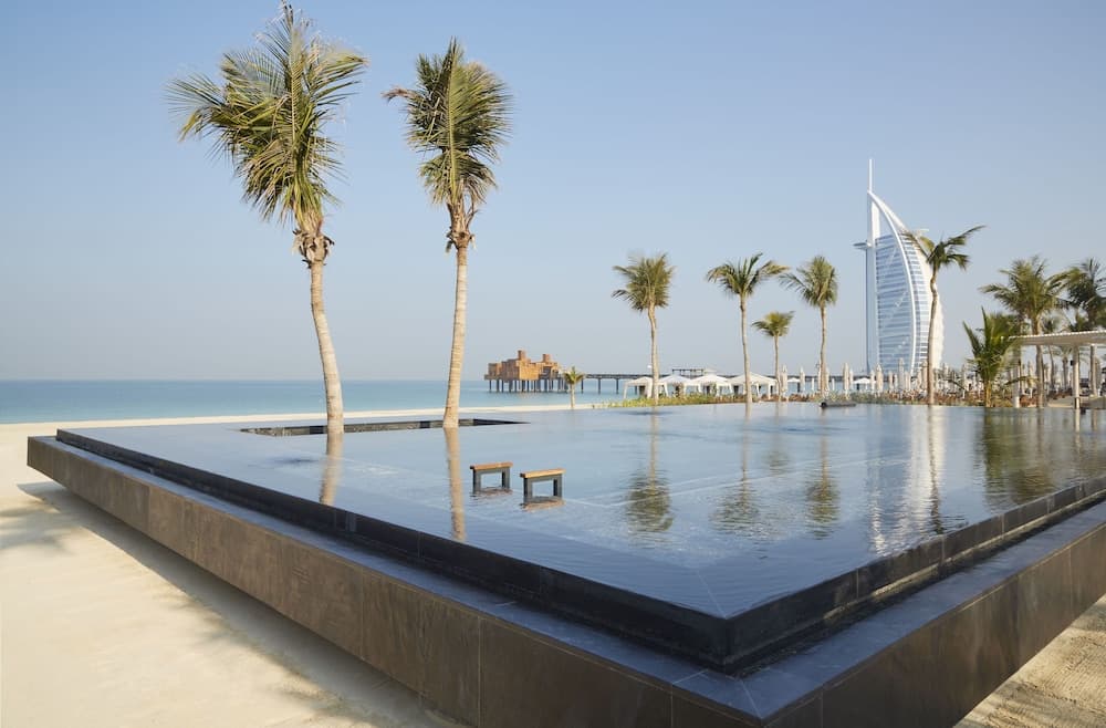 Infinity pool