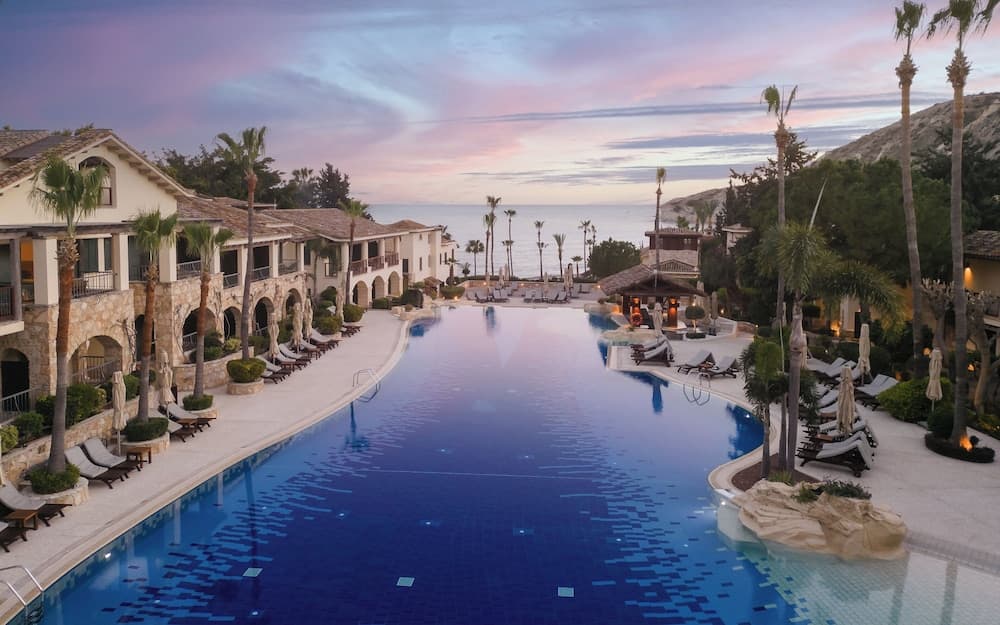 Infinity pool