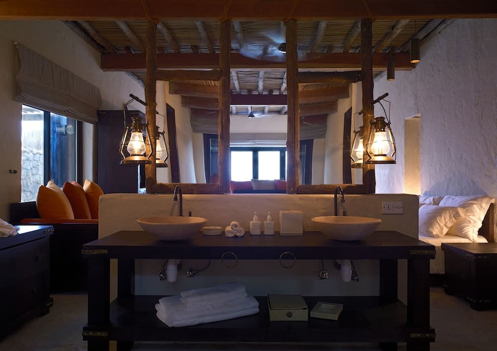 Badkamer met wastafel