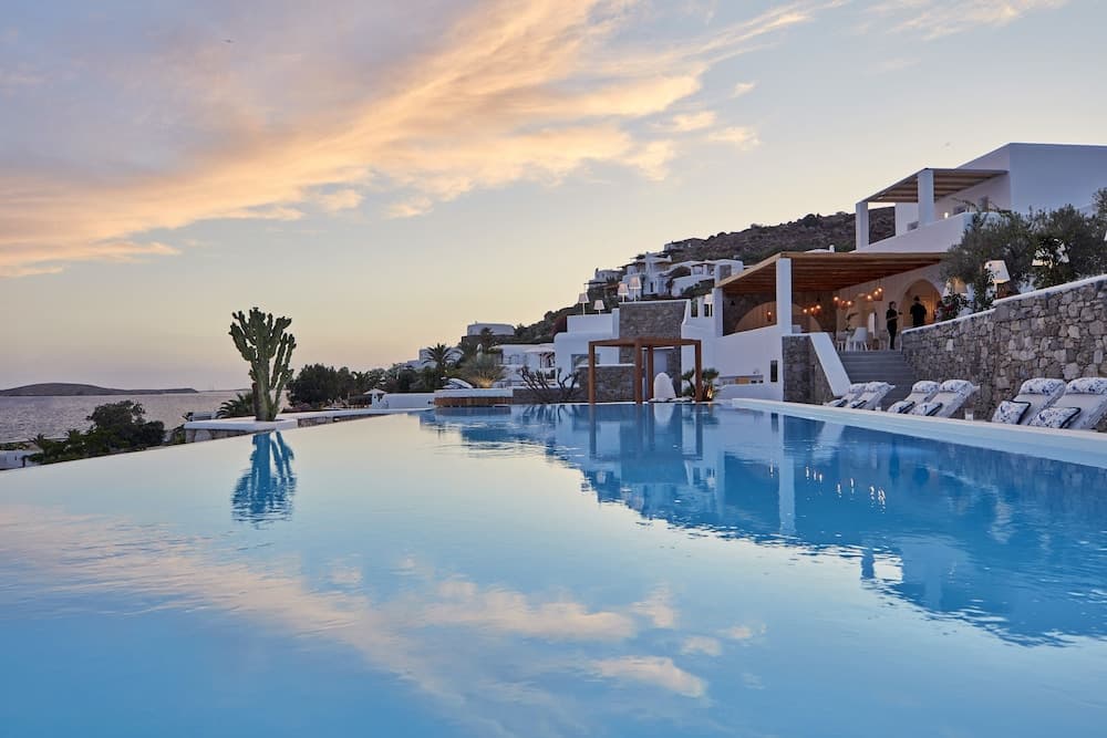 Infinity pool