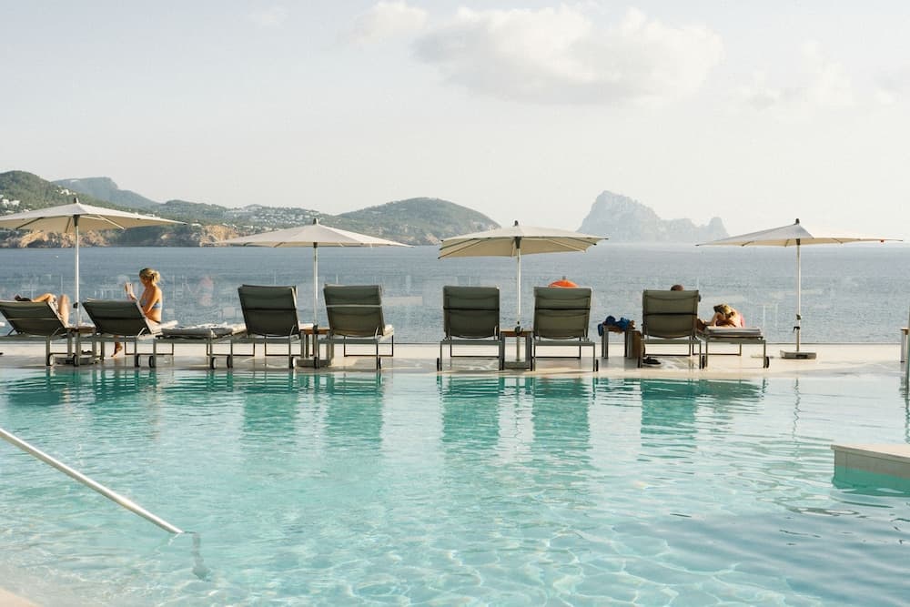 Infinity pool