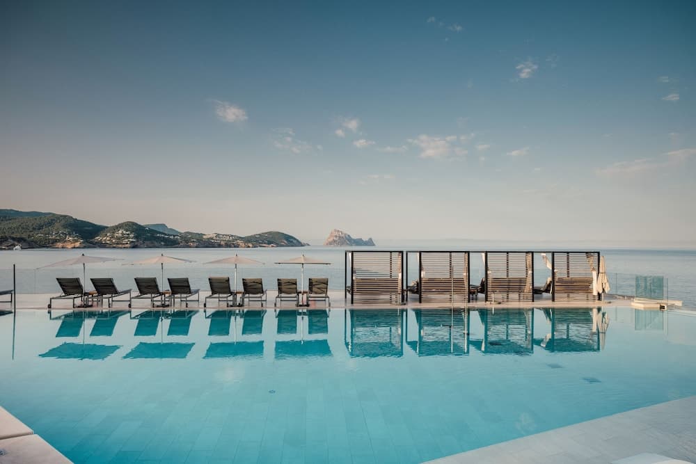 Infinity pool