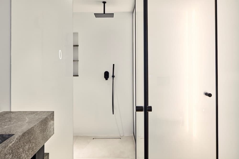Badkamer met douche