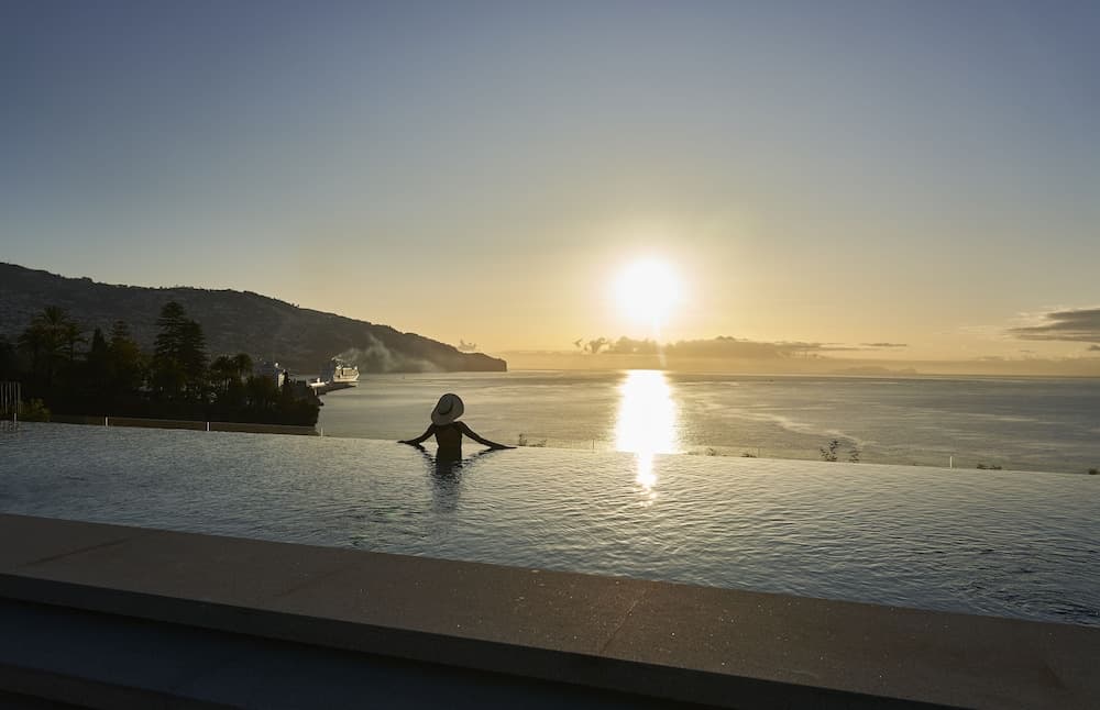 Infinity pool