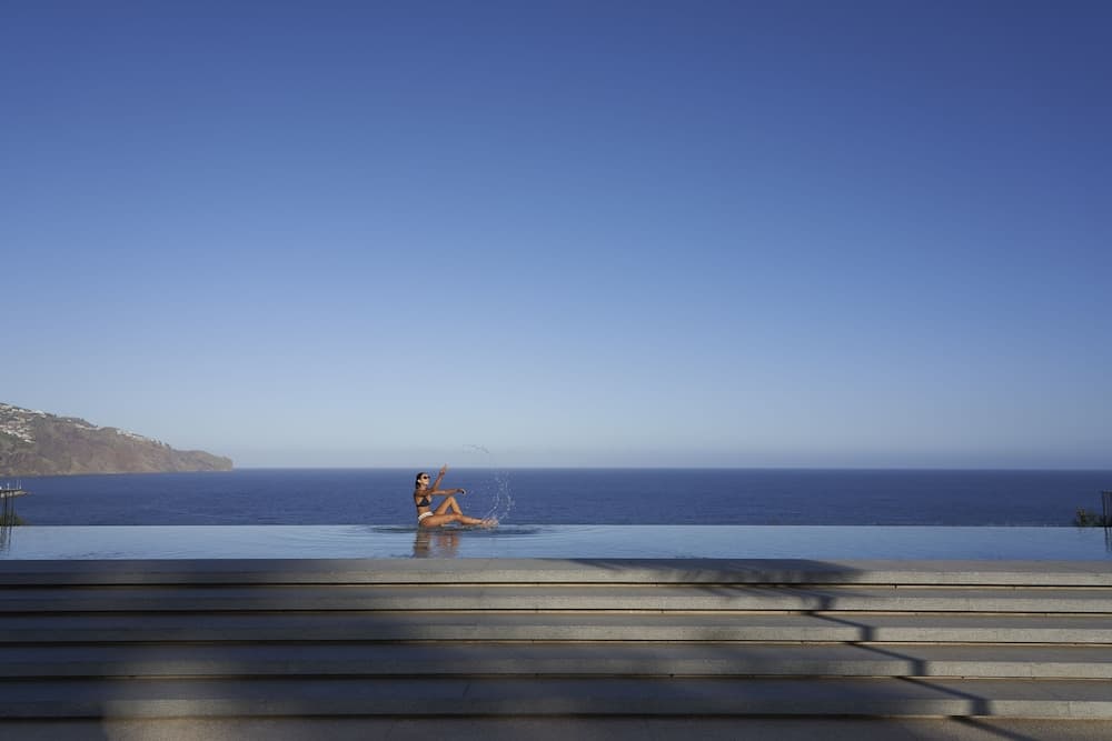 Infinity pool