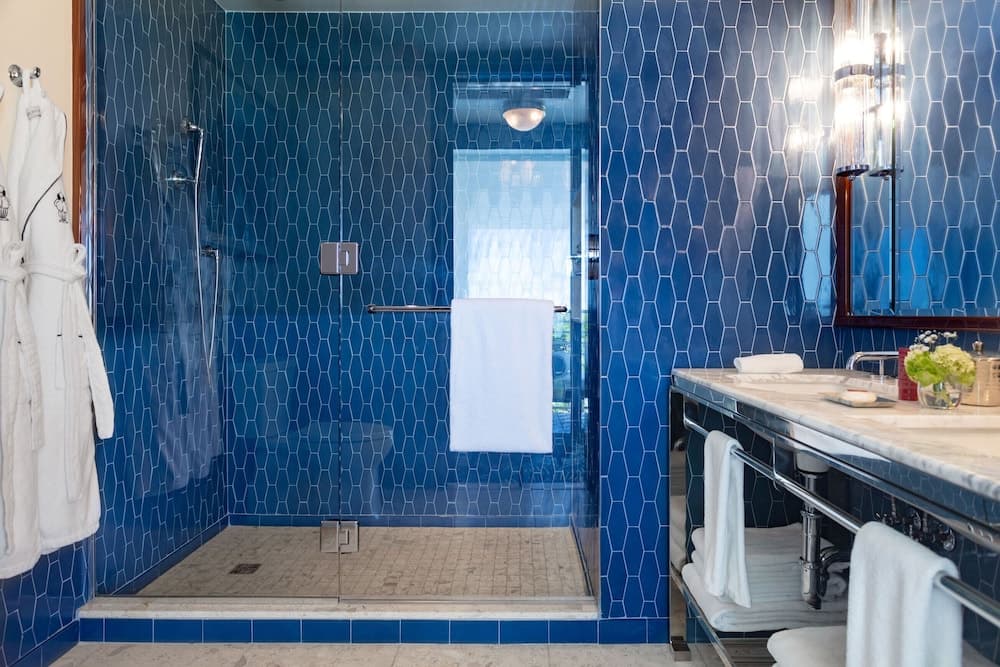 Badkamer met douche