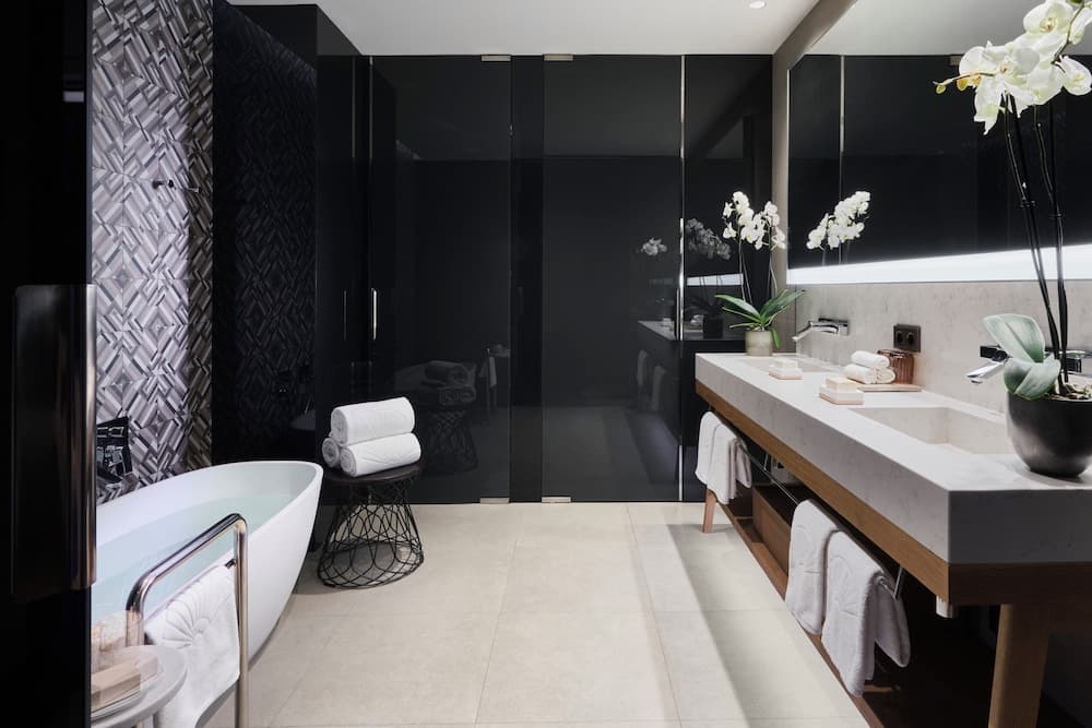 Badkamer met wastafel