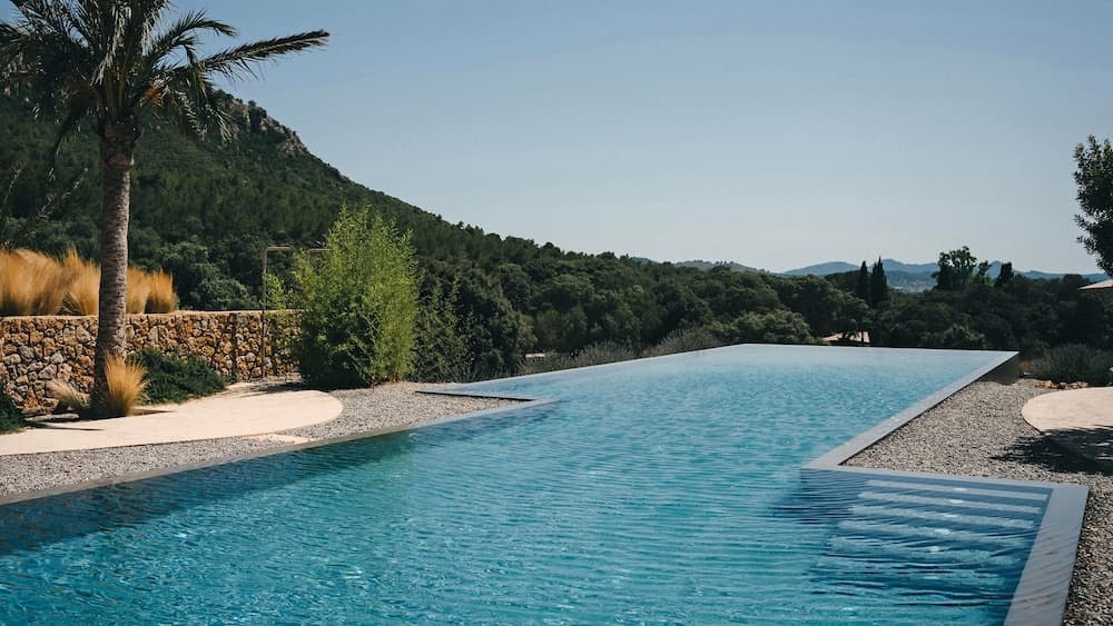 Infinity pool