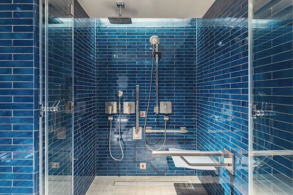 Rolstoeltoegankelijke badkamer