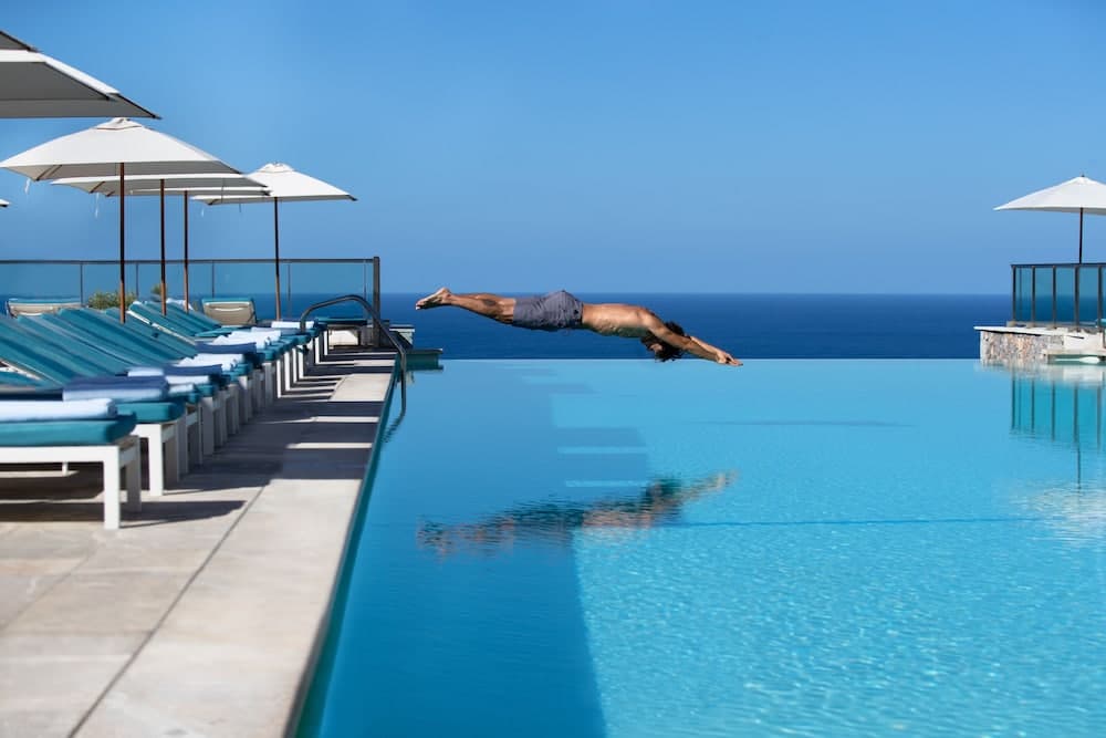 Infinity pool