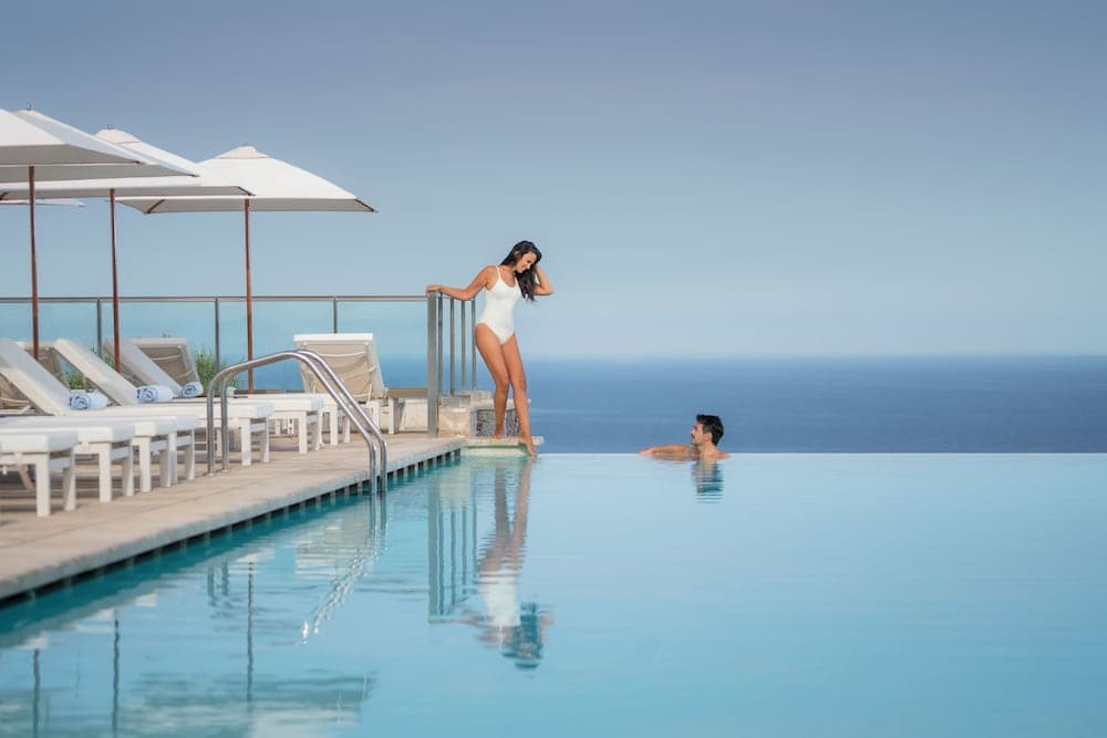 Infinity pool