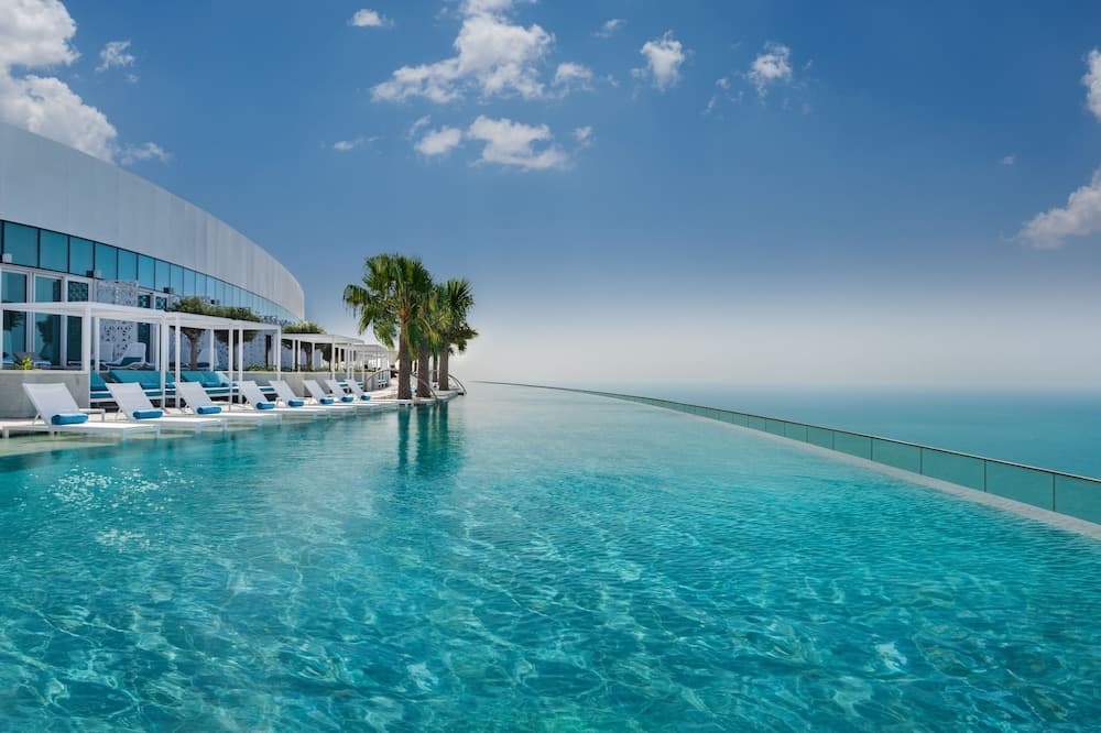 Infinity pool