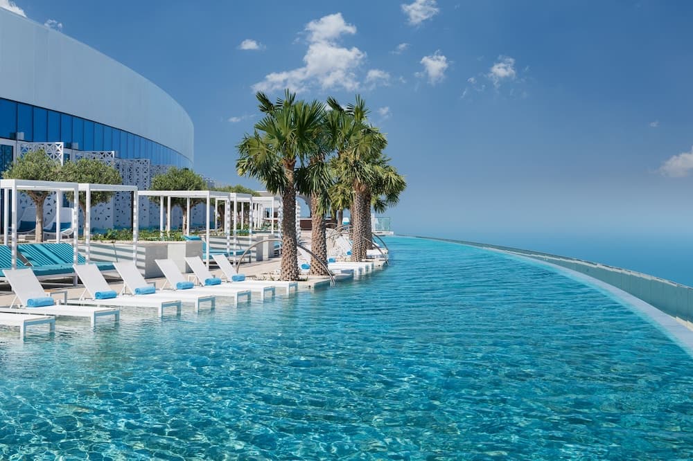 Infinity pool