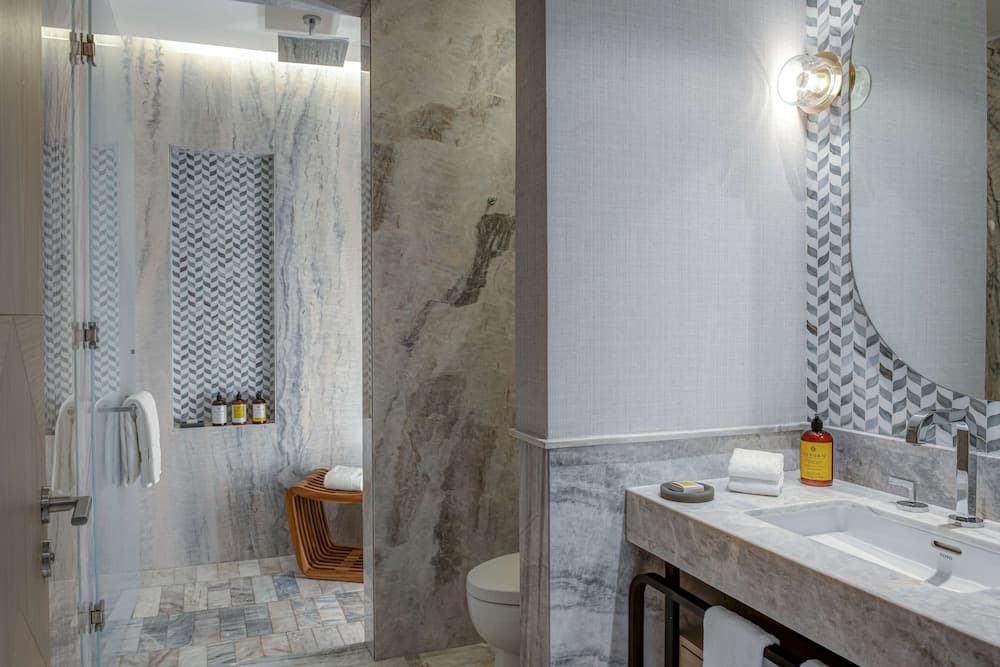 Badkamer met douche