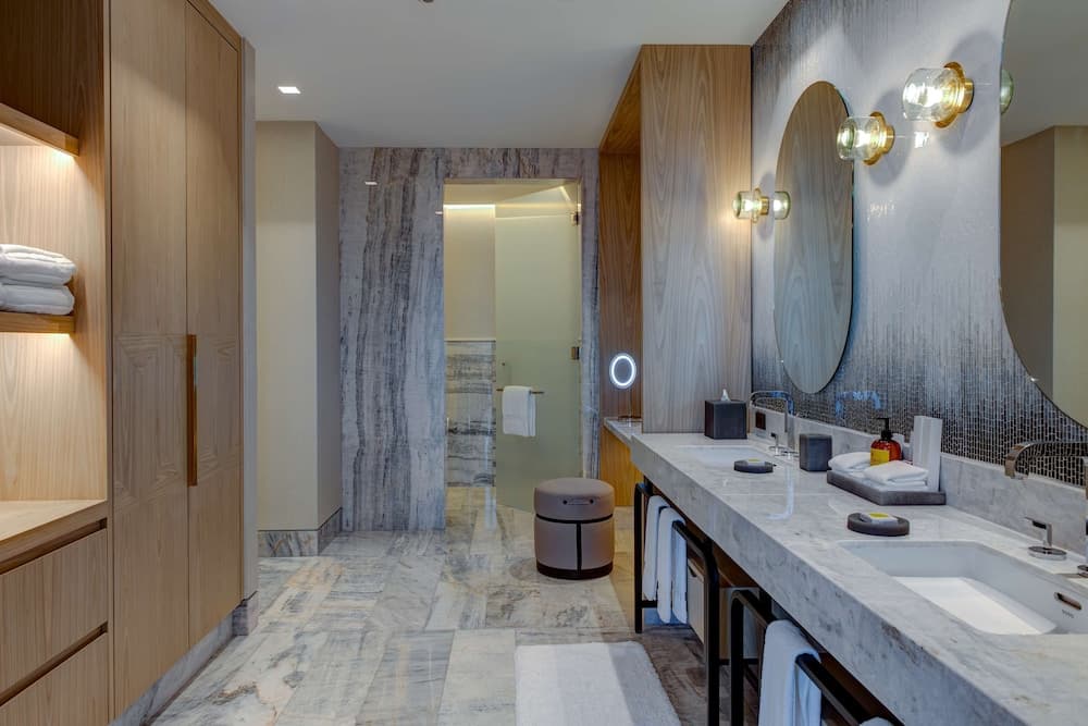 Badkamer met douche