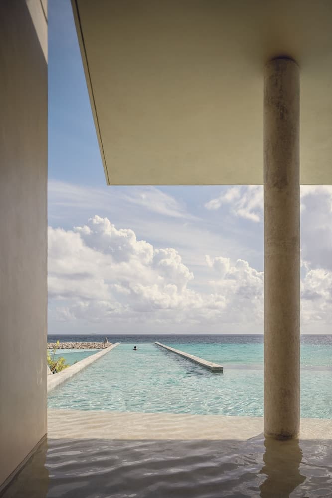 Infinity pool