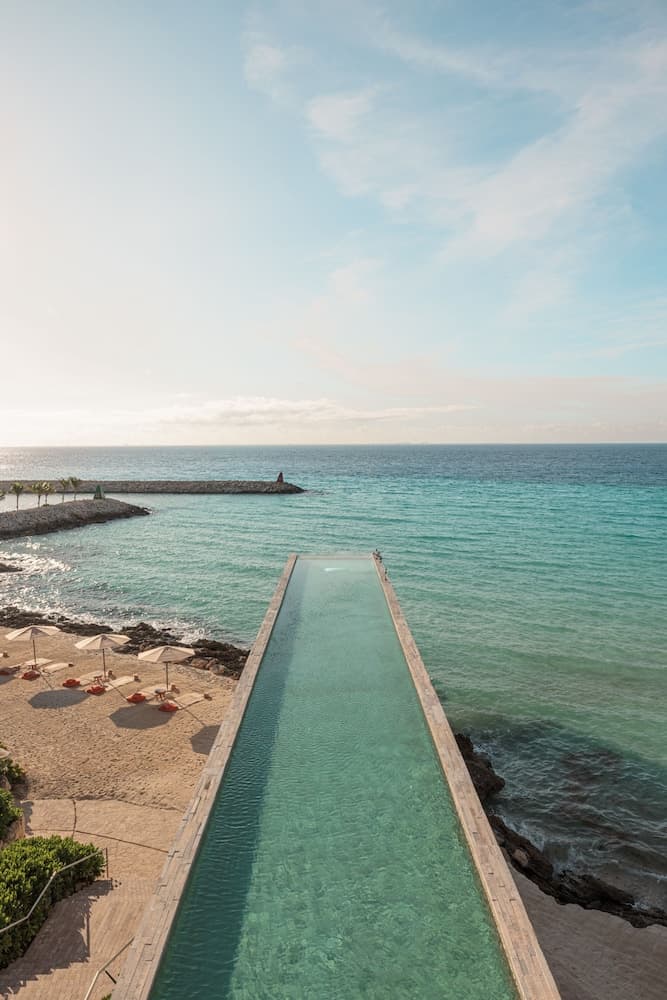 Infinity pool