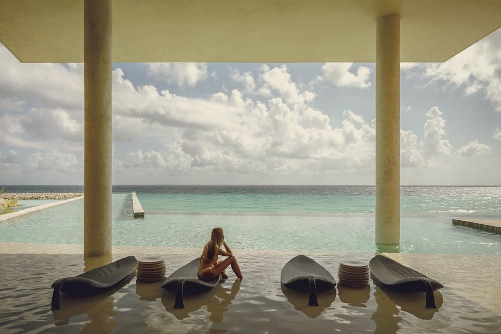 Infinity pool