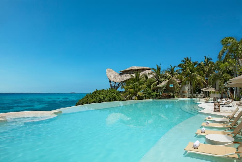 Infinity pool